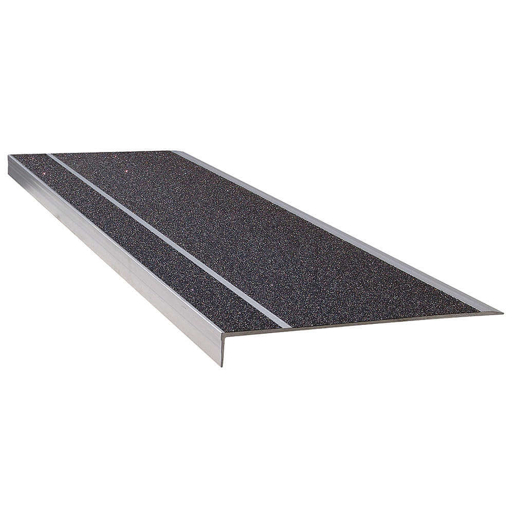 Stopień schodowy z czarnego, wytłaczanego aluminium, szerokość 4-1/2 stopy
