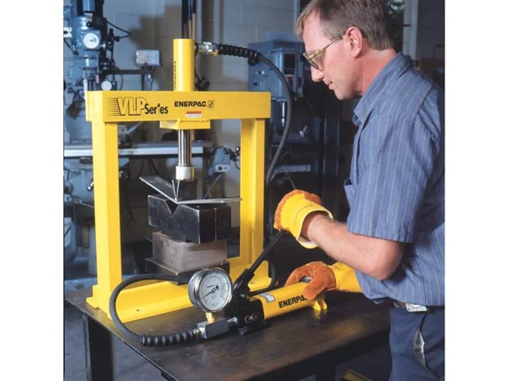 ENERPAC GF200P Gauge, Liquid Filled | CM9JFR